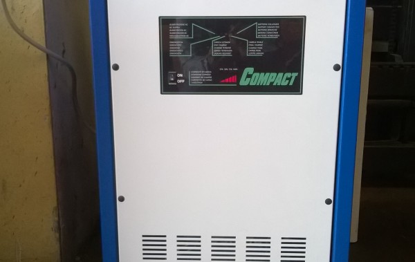 CARRELLO ELEVATORE USATO TOYOTA 1500 KG BATTERIA E CARICABATTERIA NUOVI